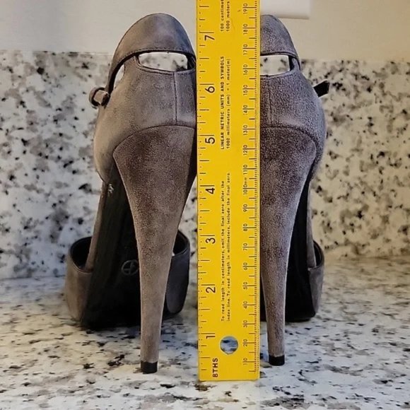 Gorgeous Giorgio Armani Dark Iron grey pumps - Picture 6 of 12